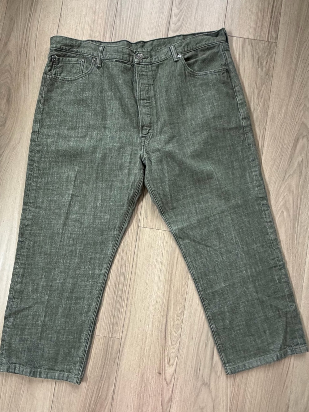 Levi’s Button-fly Green White Oak Cone Denim Straight Leg 44x26 HEMMED ShORT GUY